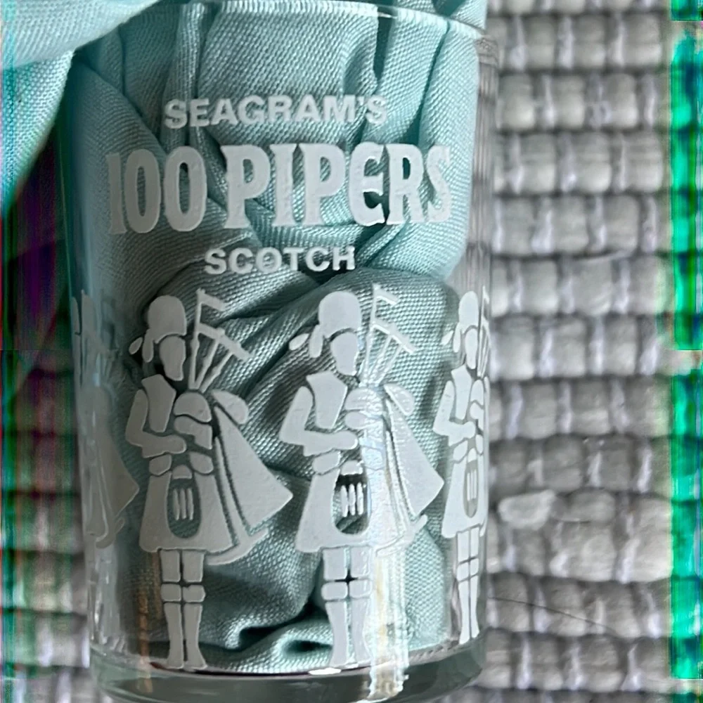 SEAGRAMS 100 PIPERS SCOTCH SHOT GLASSES. VINTAGE